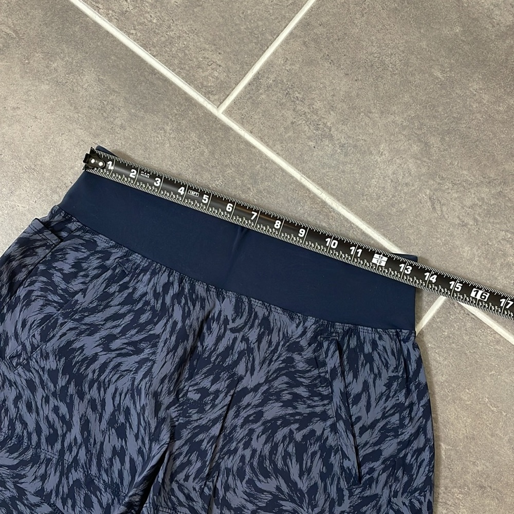 Athleta Trekkie North Shorts size 2 - Picture 6 of 11
